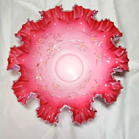 ❣HP❣Vintage Bridal Ruffle Cranberry & Milk Bowl - Picture 2 of 9